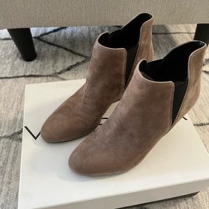 Via Spiga Womens Kenzie Suede Ankle Booties